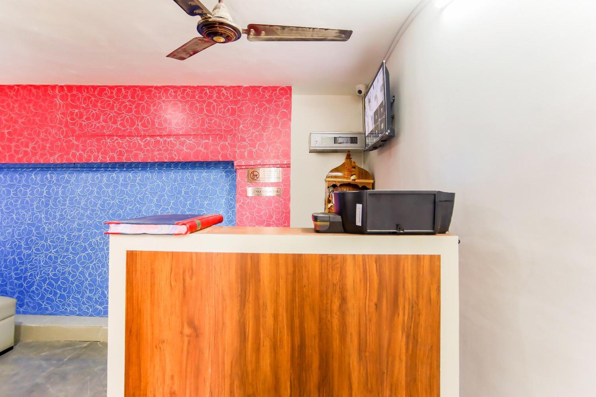 OYO 67096 Hotel ICON New Delhi Buitenkant foto